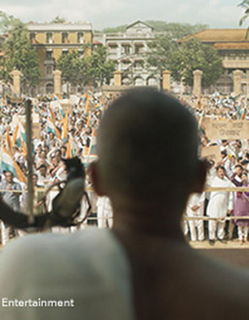 Mahatma Gandhi giving his Quit India speech in Ae Watan Mere Watan