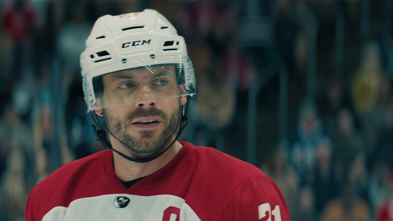 Heated Rivalry VFX breakdown Scott Hunter in front of hockey crowd